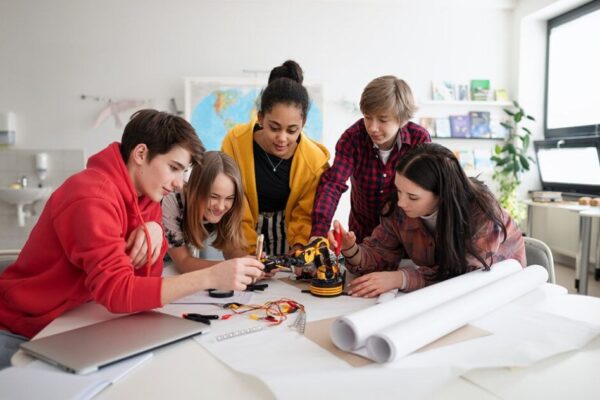 Technological Innovation in Education: Transforming How Students and Teachers Interact Technological Innovation in Education Transforming How Students and Teachers Interact